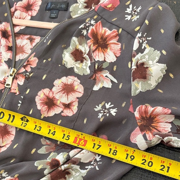 J for Justify Grey Gold Blush Floral Top Partial Zipper neckline size large - Picture 2 of 9